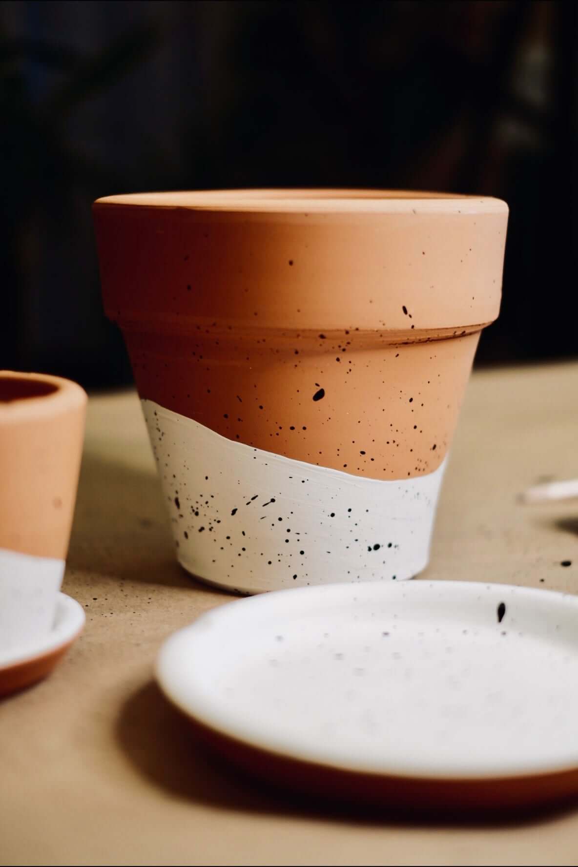 Terracotta Konik Saksı+Tabak • Siyah Beyaz Benekli