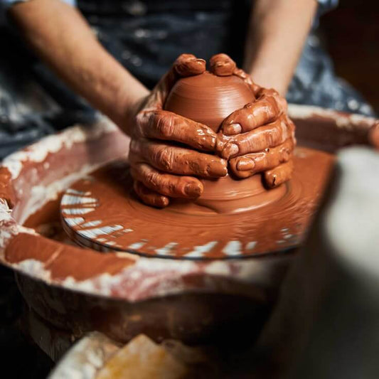 El Yapımı Terracotta Avizelerin Üretim Süreci: Atölyeden Eve